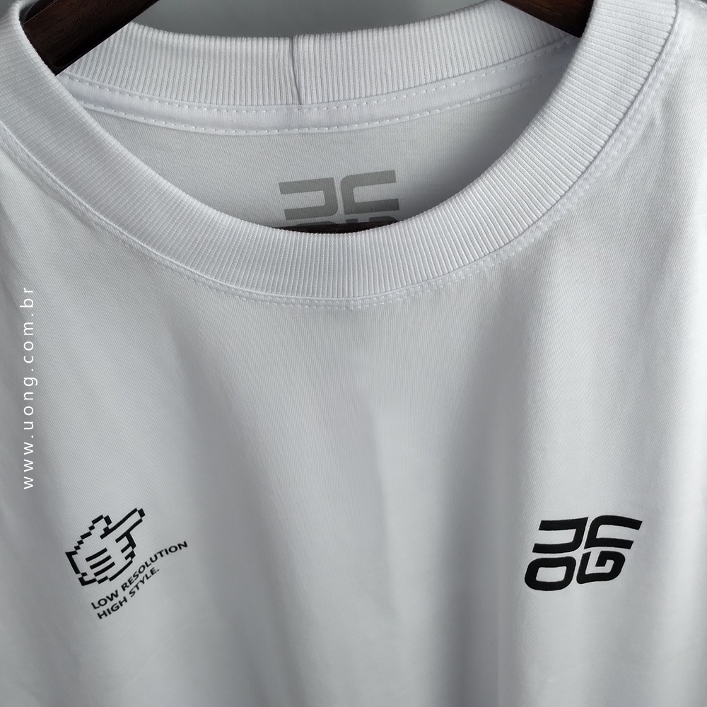 Camiseta Branca - Pixel Art.