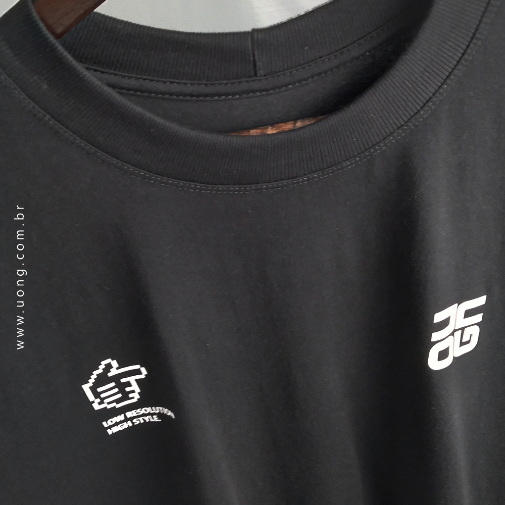 Camiseta Preta - Pixel Art.